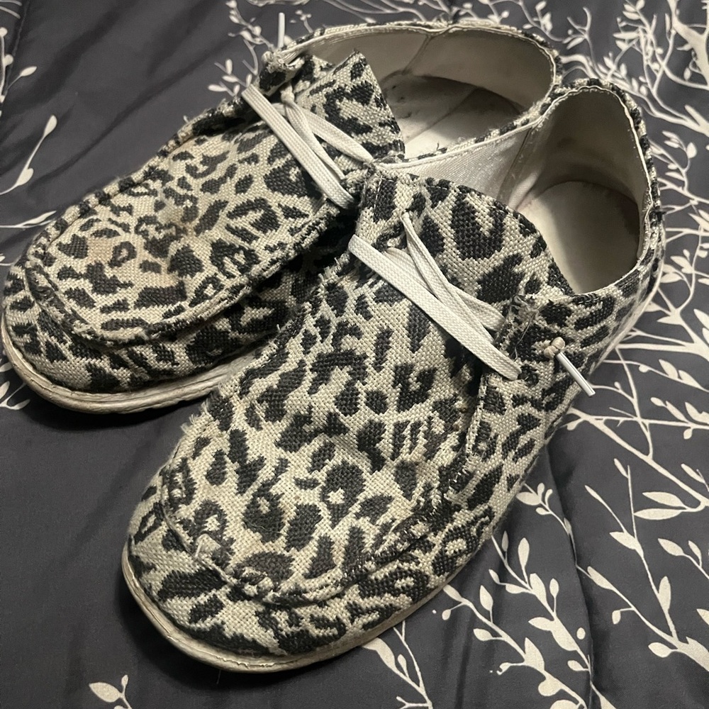 SHEIN Black and White Leopard Print Women's Shoes sz 9